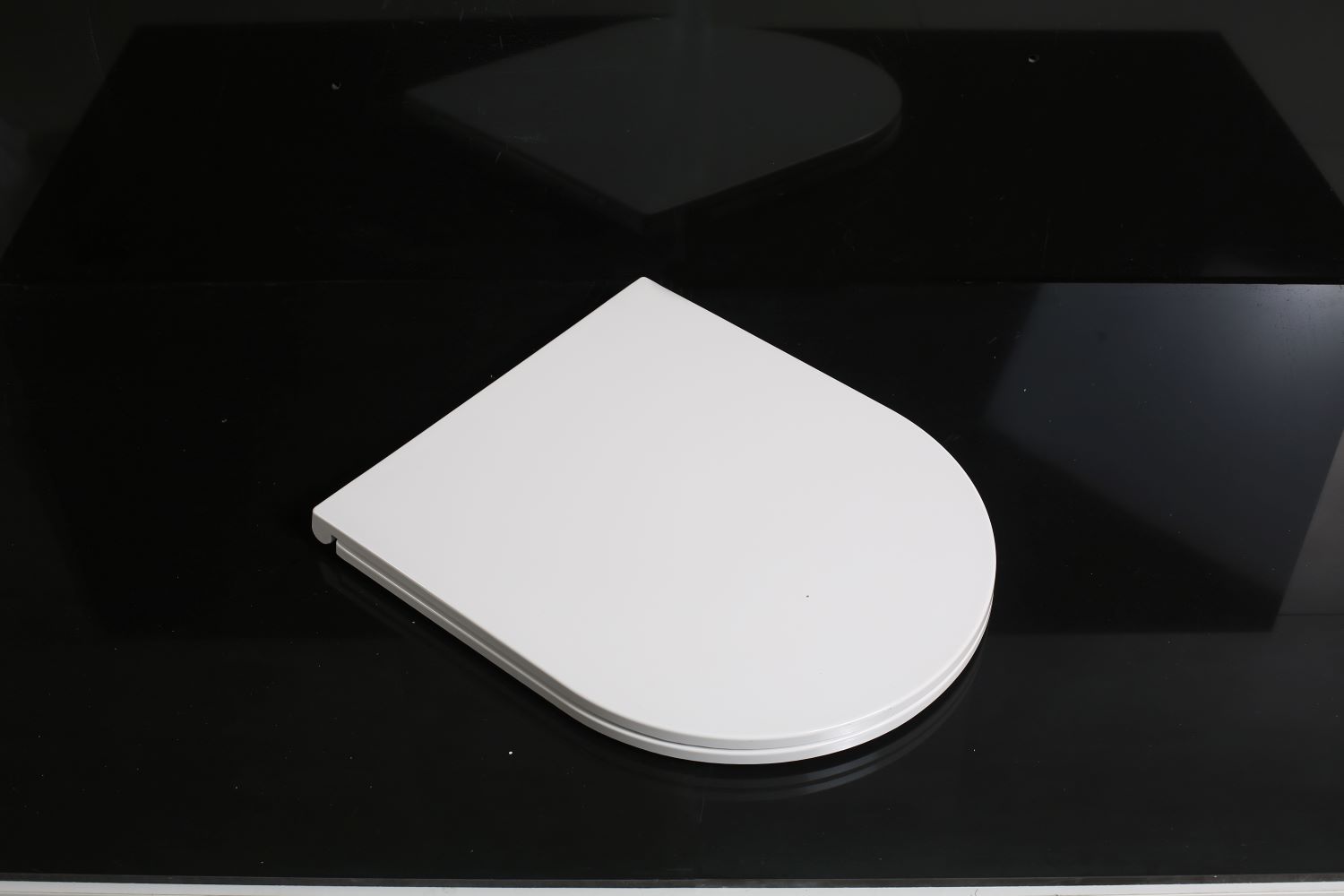 Slika proizvoda WC SJEDALICA ARMAL D-SHAPE STAR BIJELA DUROPLAST SOFTCLOSE/TAKE OFF, METALNI OKOV